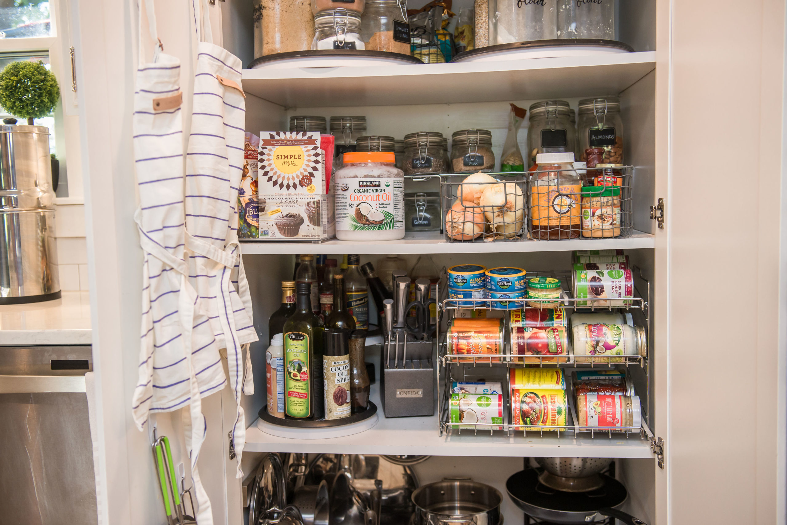 HOW TO ORGANIZE YOUR PANTRY IN 5 EASY STEPS 